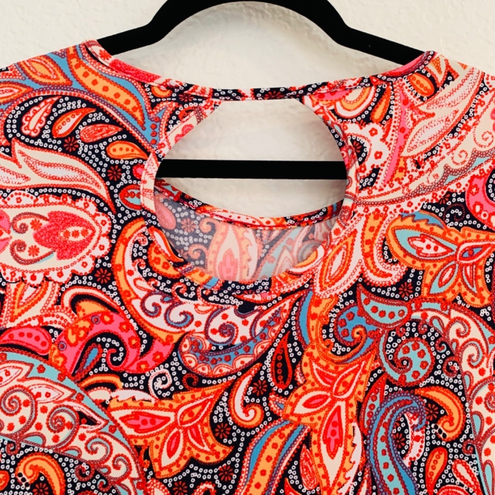 Chico's Paisley Shirt Chicos Size 1 = US Medium Stretchy Slinky Keyhole Back - Picture 9 of 13